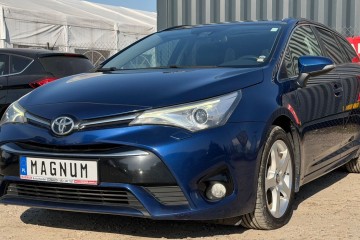 2.0 D4D 143KM Skóry Panorama Ksenony Webasto Panorama Nowe Opony